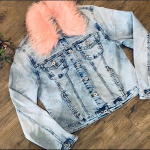 Denim jacket with removable fur collar